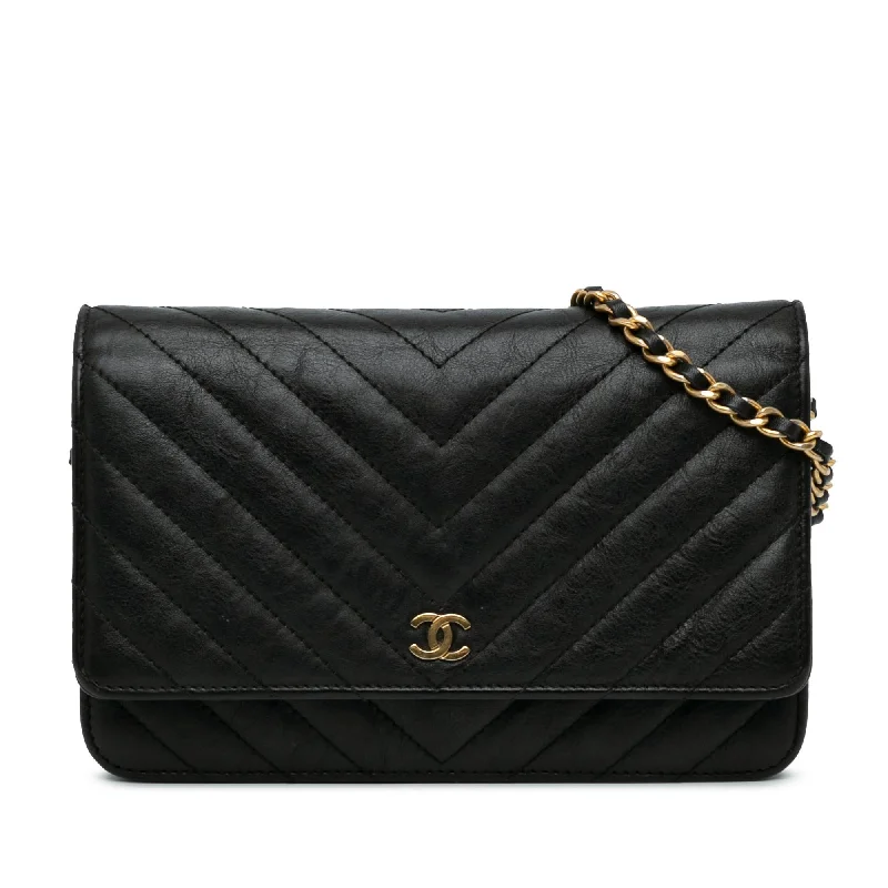 Chanel CC Chevron Lambskin Wallet On Chain (SHG-68tvq5)