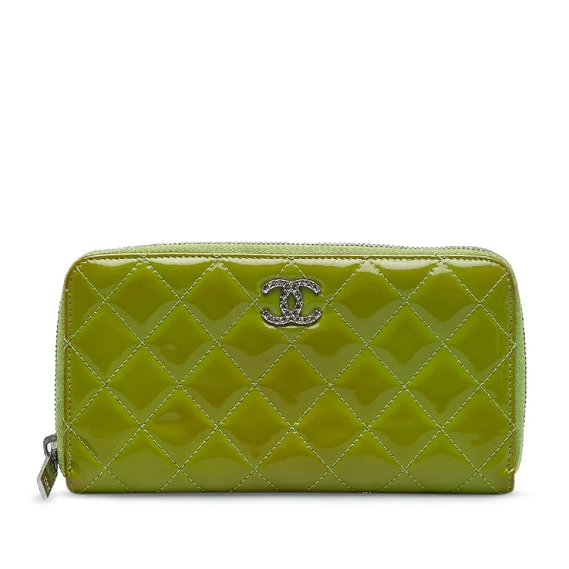 Chanel CC Patent Leather Zip Around Wallet (SHG-gN1VBT)