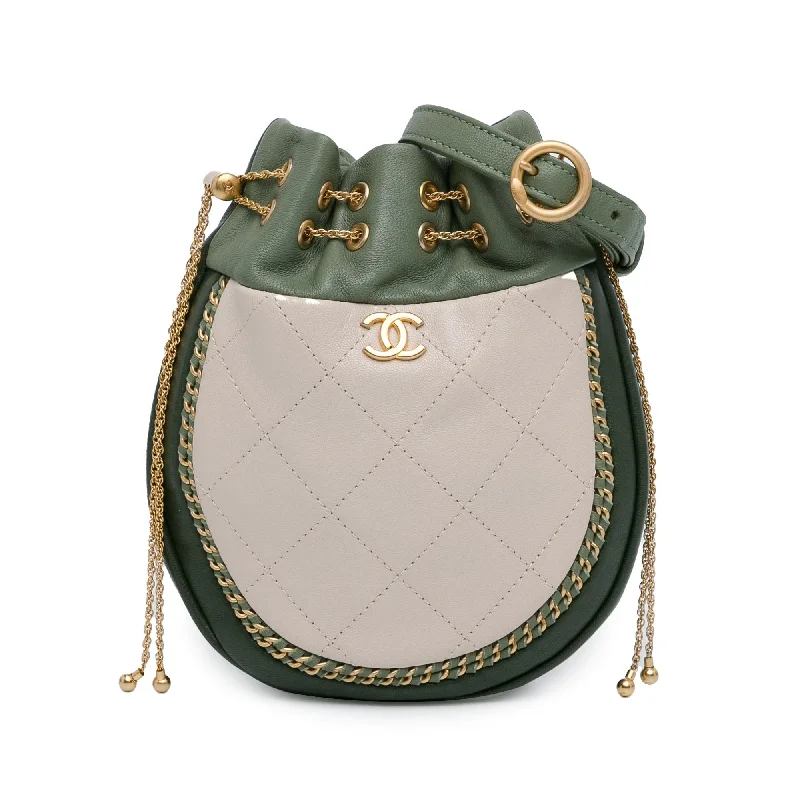 Chanel CC Quilted Drawstring Bucket Bag (SHG-Tm9OxZ)