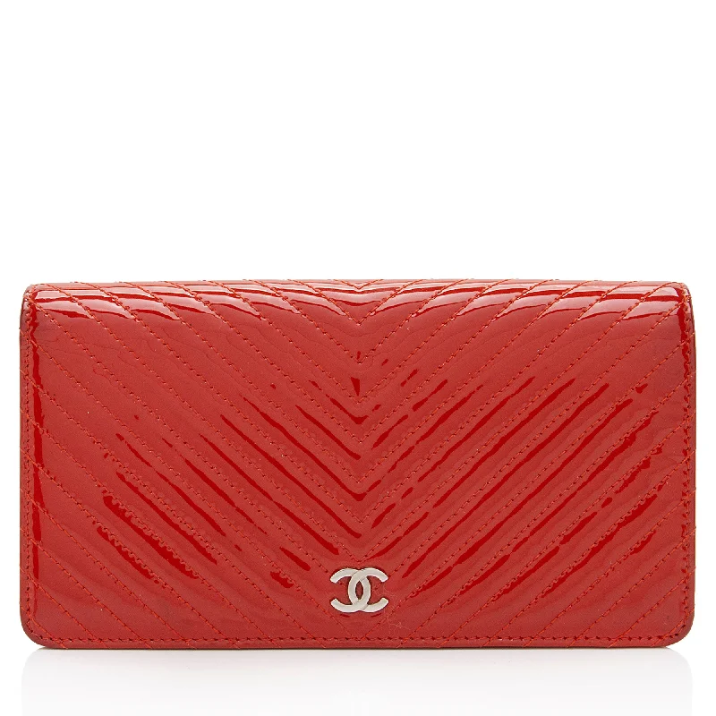 Chanel Chevron Patent Leather Yen Wallet (SHF-dr7rcl)