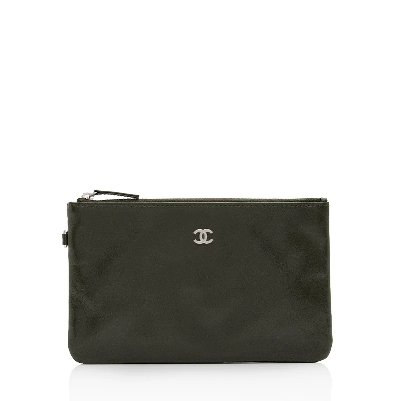 Chanel Quilted Calfskin Small Chanel 22 Pochette (SHF-t2desI)