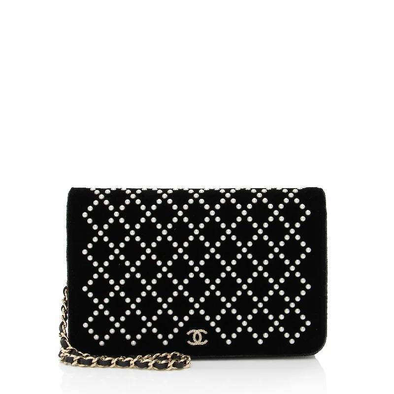 Chanel Velvet Pearl Embellished Wallet on Chain (SHF-aGIZaD)