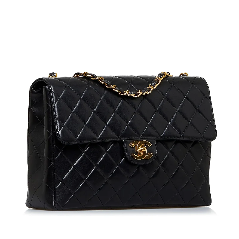 Chanel Jumbo Classic Lambskin Maxi Single Flap (HjHlER)