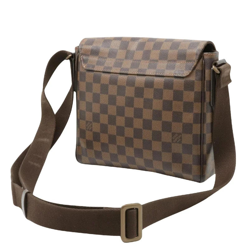 LOUIS VUITTON District Shoulder Bag