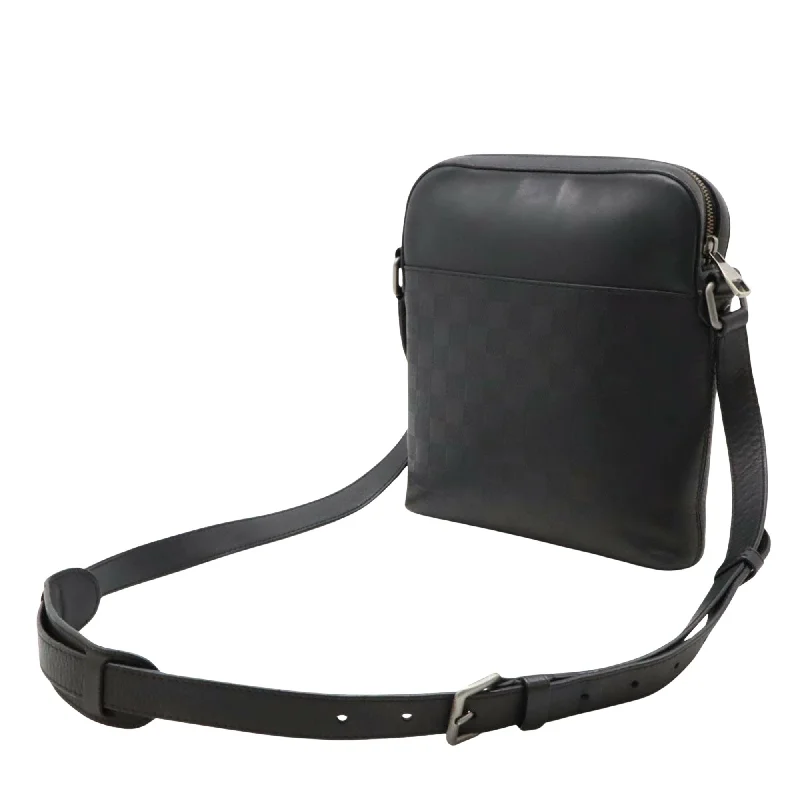 LOUIS VUITTON District Shoulder Bag